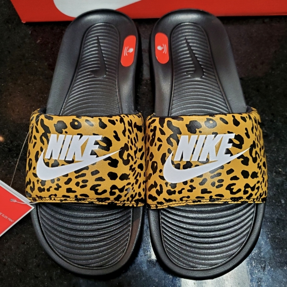 Nike Women's Animal Print Victori Slides